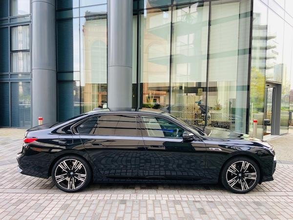 Mercedes Chauffeur Hire in London – Experience The Luxury