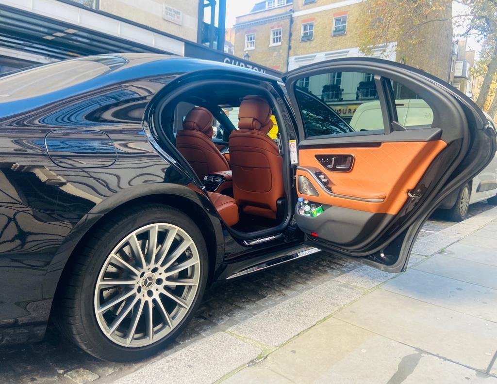 From Meetings to Events: How Executive Car Hire Enhances Your Business Itinerary