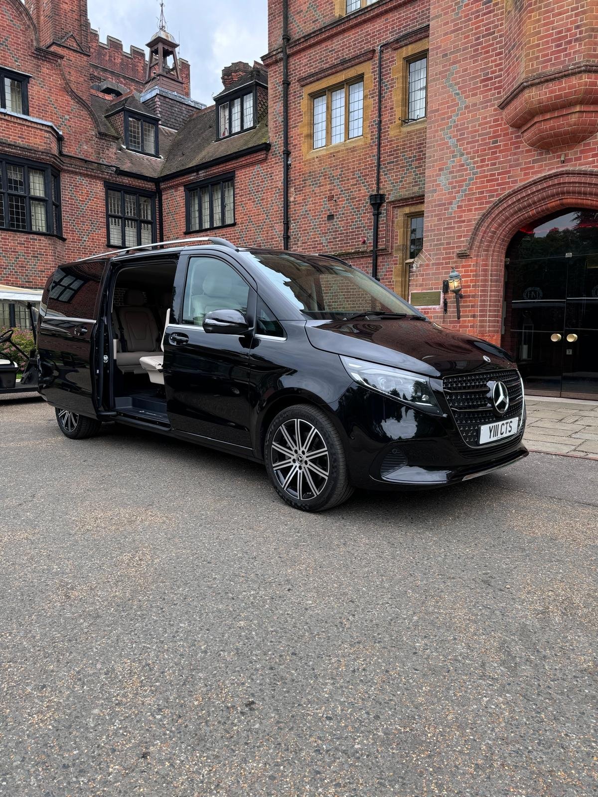 Why Hire a Chauffeur – The Benefits of Professional Chauffeur Services