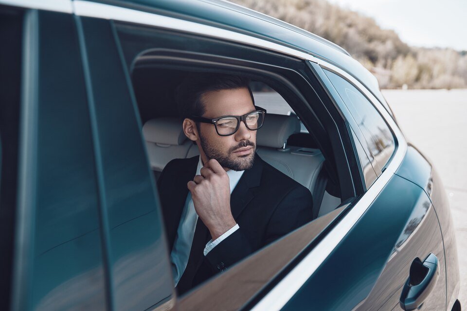 Advantages of Hiring Long Distance Chauffeur Service