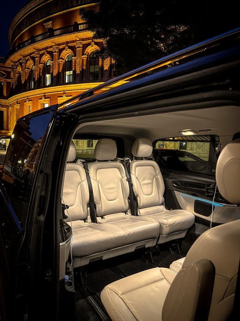 chauffeur tour luxury