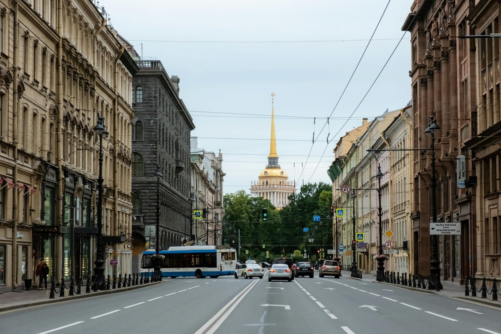 Nevsky Prospect Shopping Transfers – Saint Petersburg
