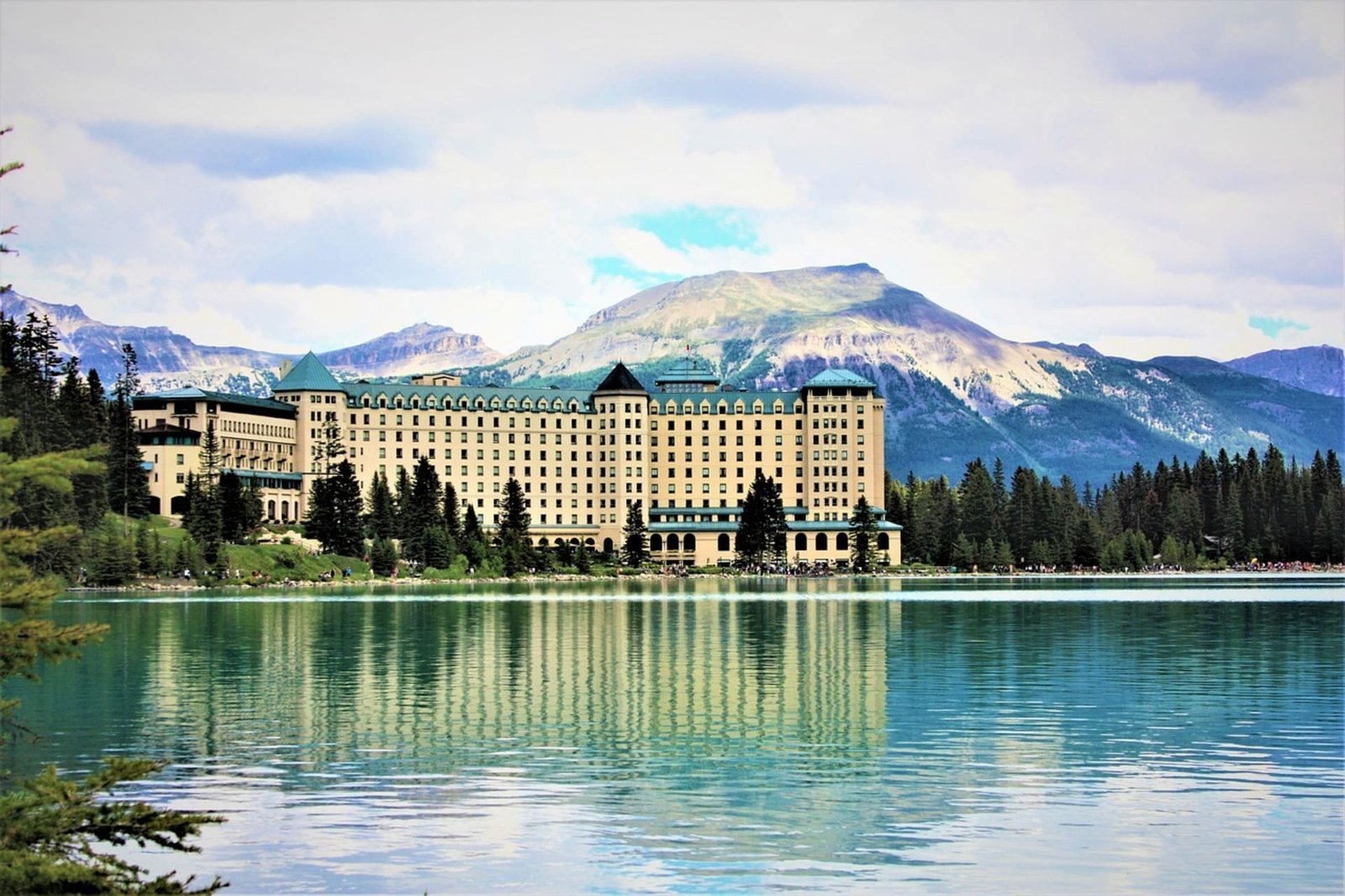 Hotel-to-Hotel Transport – Fairmont, Four Seasons, Shangri-La & more