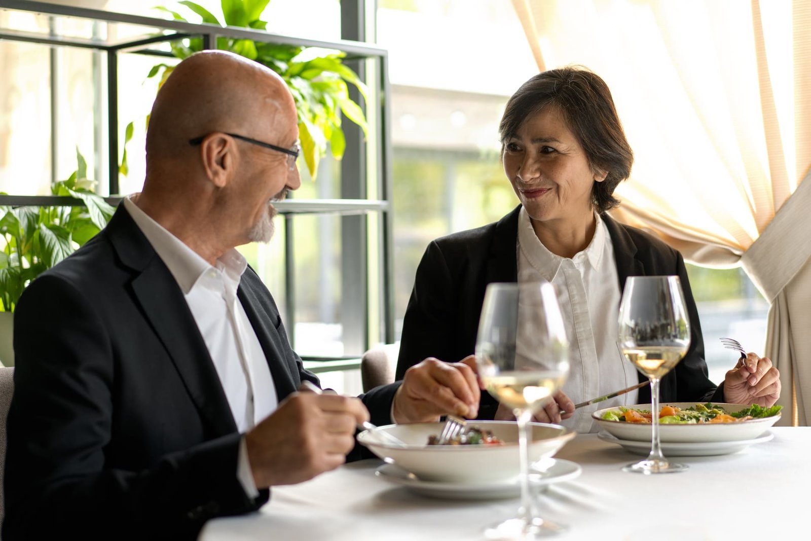 Private Business Dining & Client Hospitality Transport