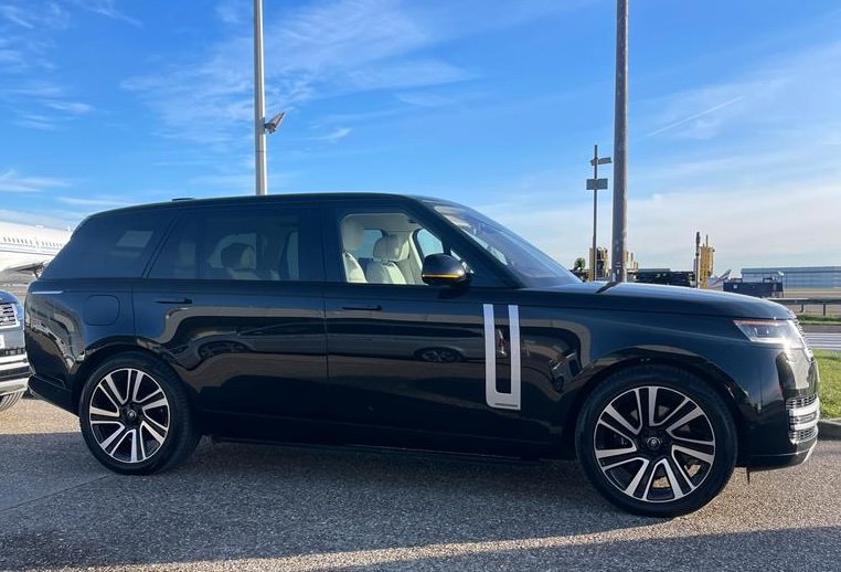 Range rover chauffeur car for event