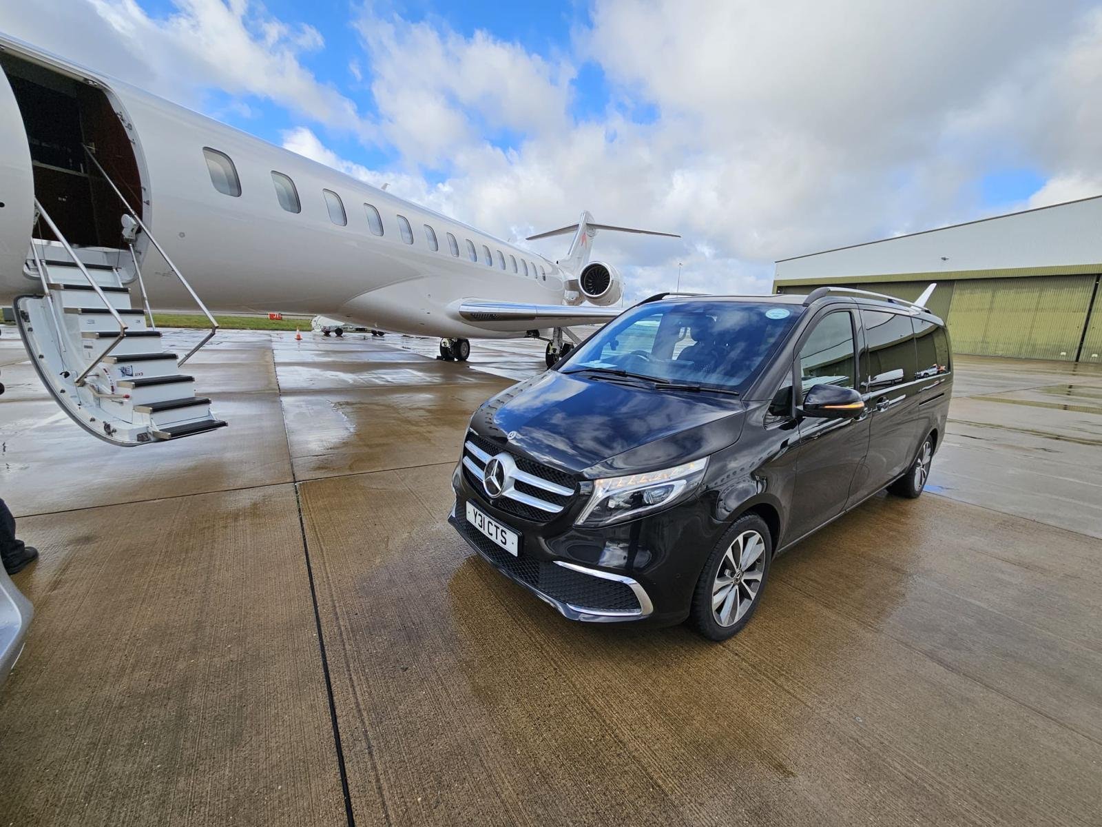 Mercedes v class chauffeur car for Group Travel in London